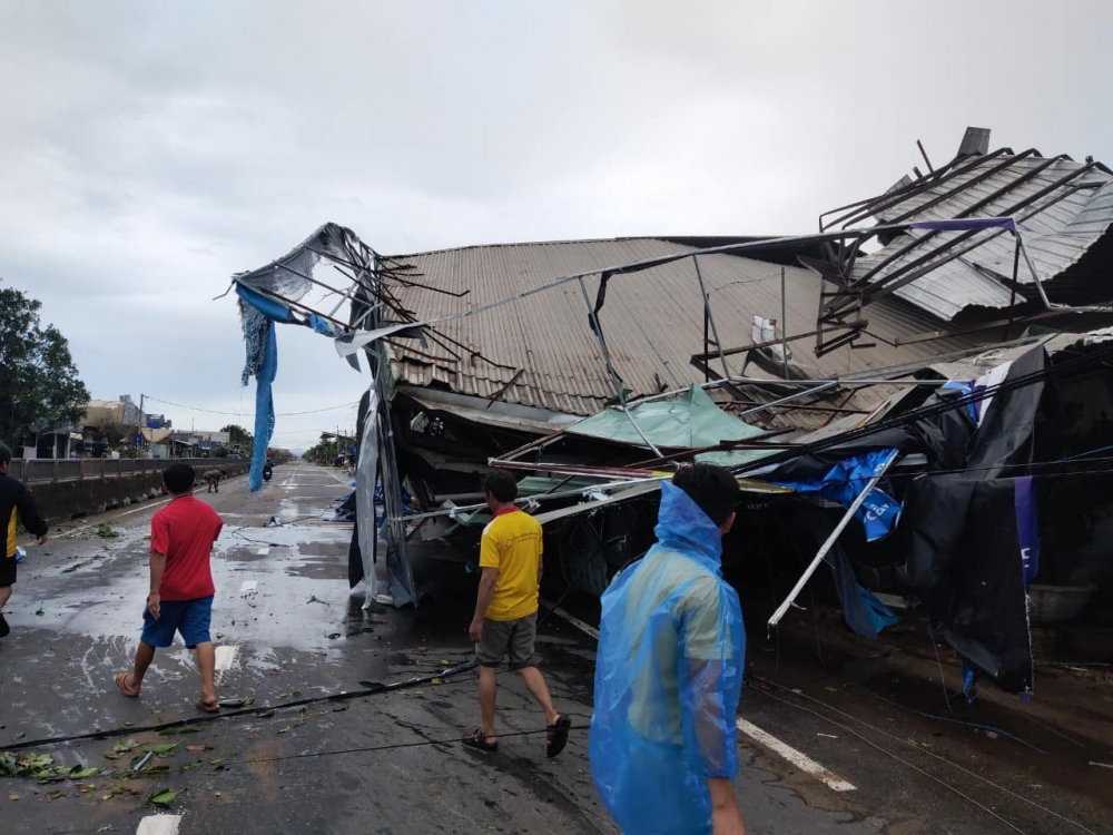Quang Ngai, Quang Nam in central Vietnam left desolate after fierce storm Molave